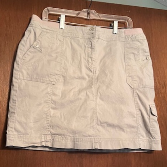 Karen Scott Petites Women’s Skort Khaki size 16P - Picture 1 of 2